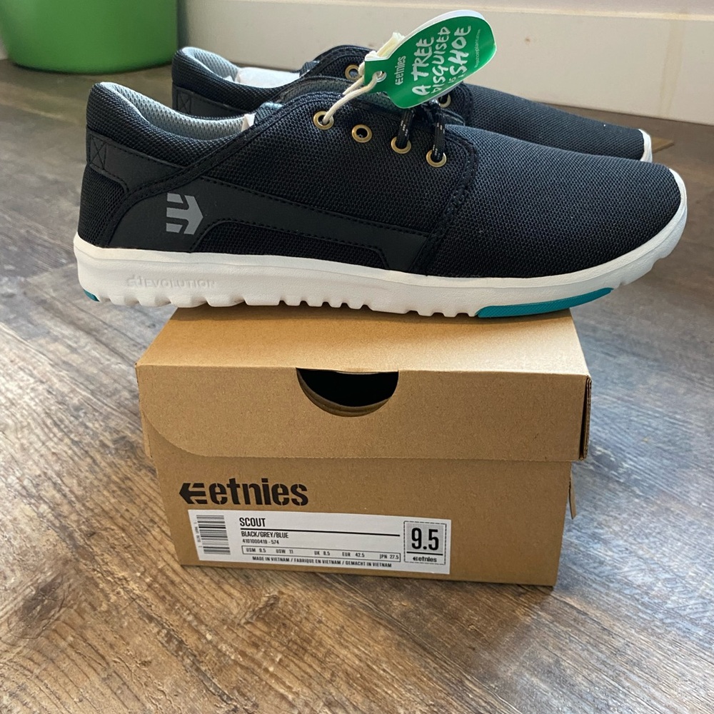 NIB Etnies Scout Shoe